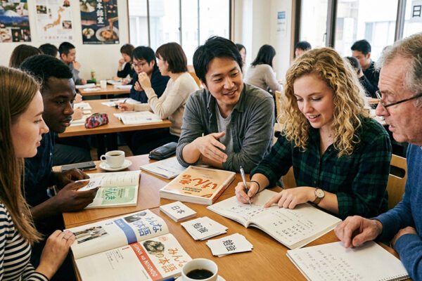 日本語を勉強する外国人